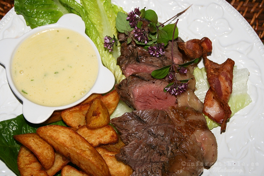 GRILLAD ENTRECOTE MED HEMMASLAGEN BEARNAISE