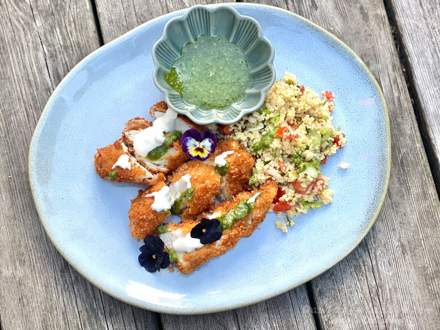 Panerad friterad kyckling med pesto & Tabbouleh