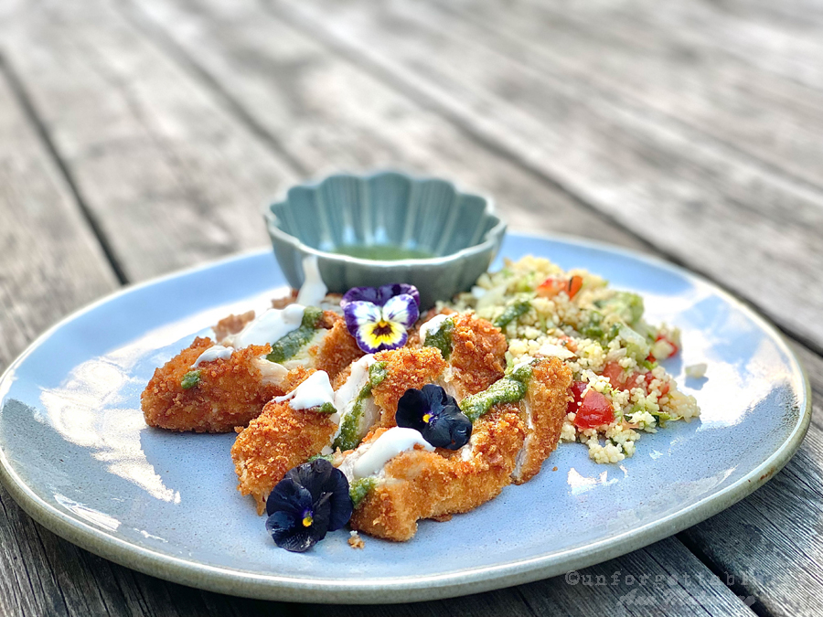 Panerad friterad kyckling med pesto & Tabbouleh