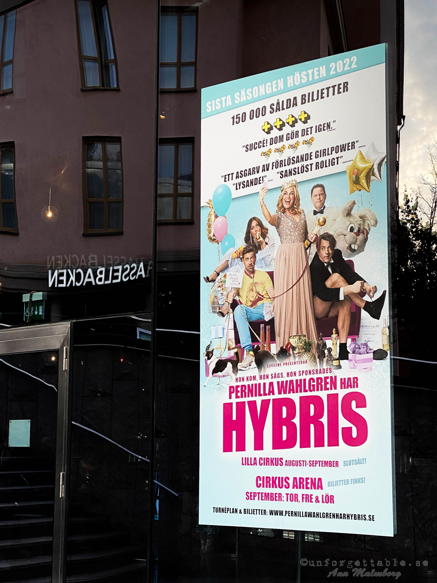 Hybris, Cirkus restaurang, Elit hotell Carolina Tower