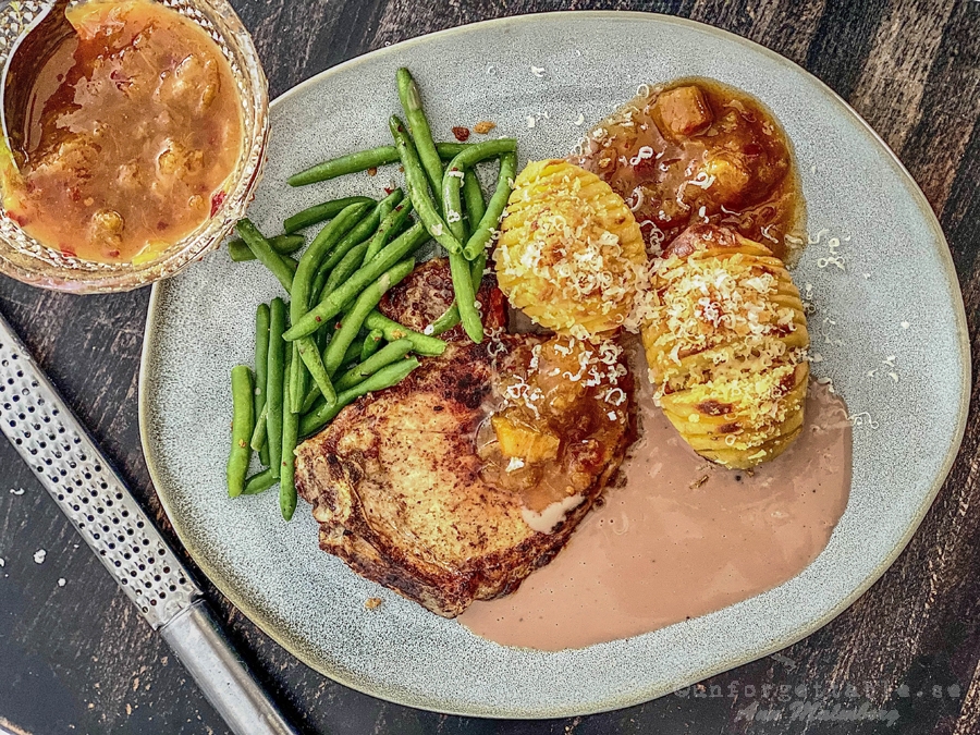 Grillad fläskkotlett hasselbackspotatis