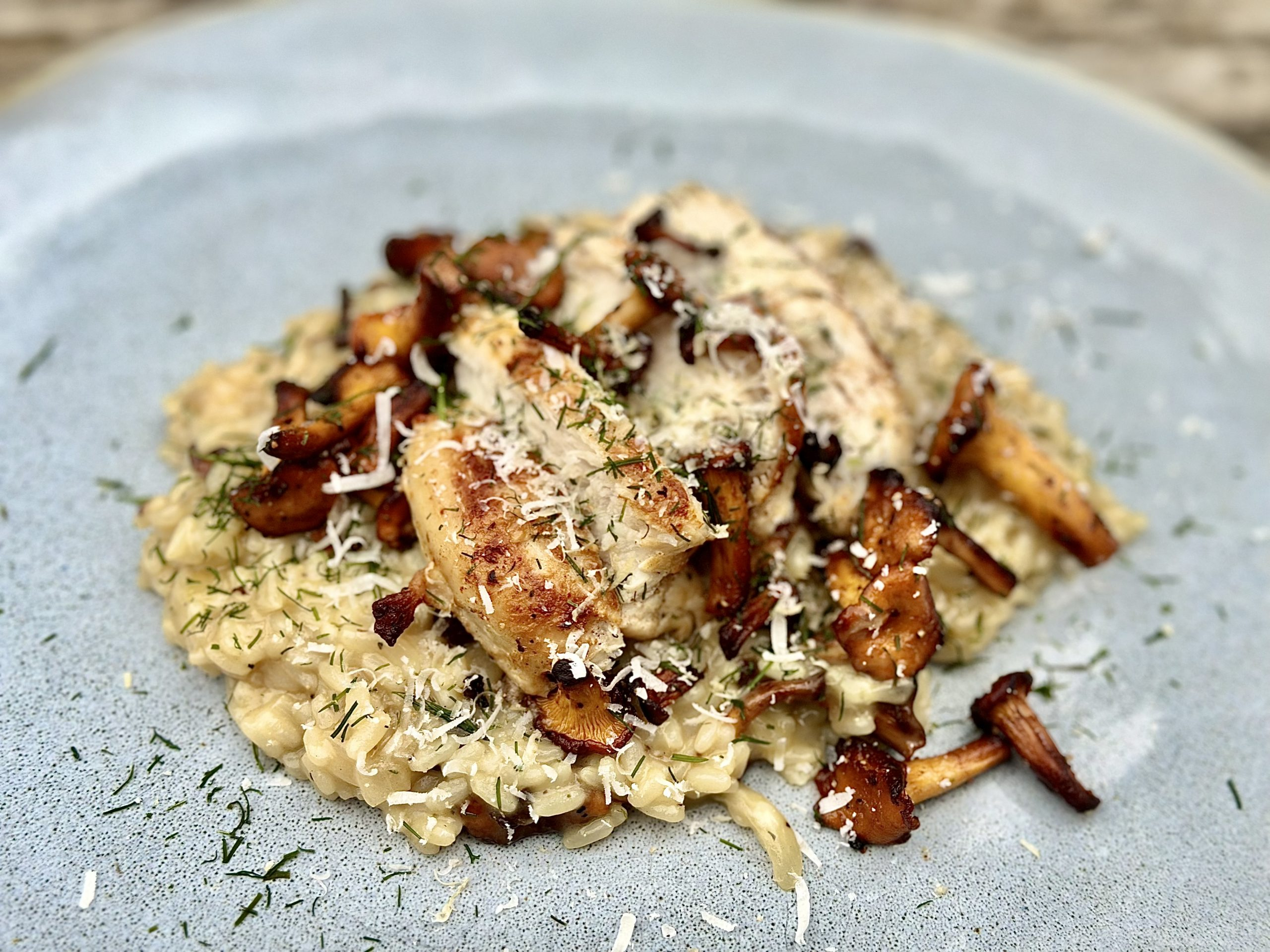 Risotto med kantareller och brynt smör & grillad kycklingfilé